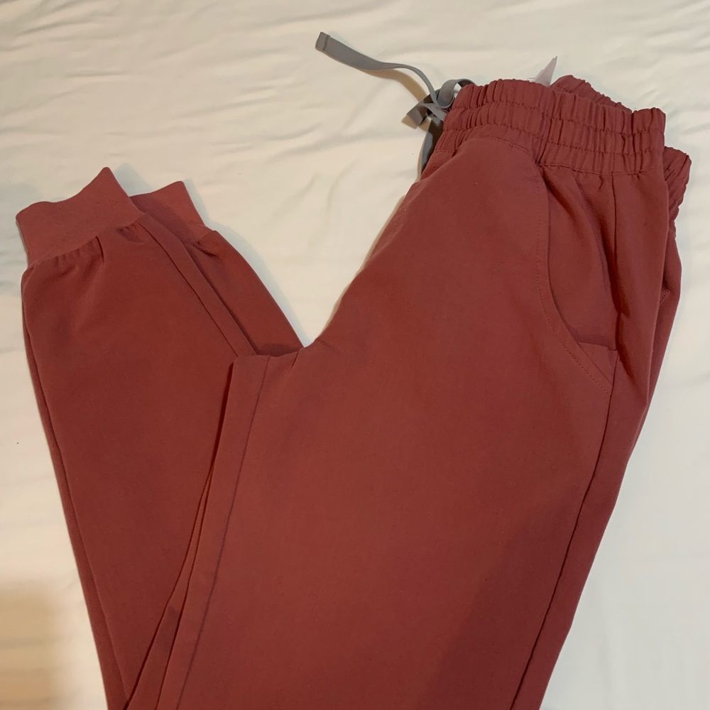 Figs scrubs Mauve. Only worn once no stains